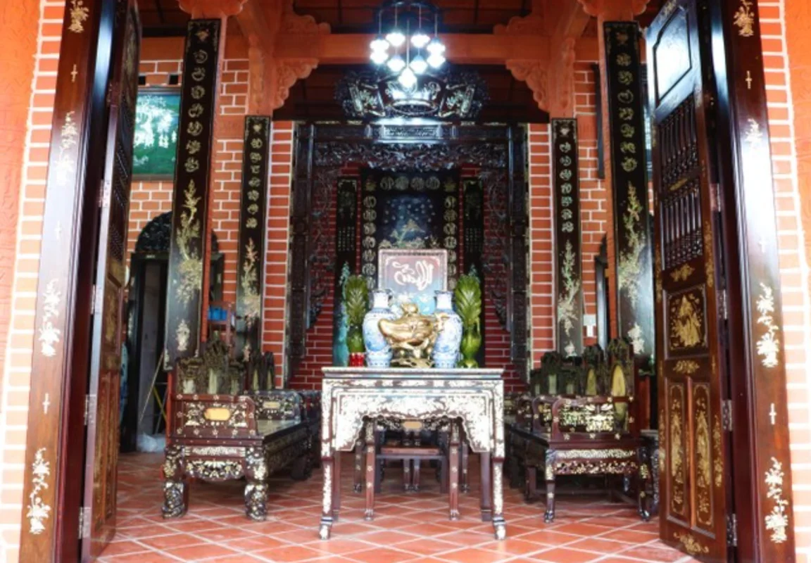 Inside Vietnam's Largest Ceramic Mansion: A Masterpiece of Traditional Craftsmanship