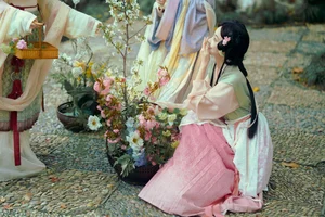 Ethereal Spring Glow: Yu Wei Jiang Captivates in the Art Language Vol. 9069 Photography Series - image 19
