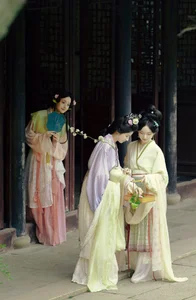 Ethereal Spring Glow: Yu Wei Jiang Captivates in the Art Language Vol. 9069 Photography Series - image 2