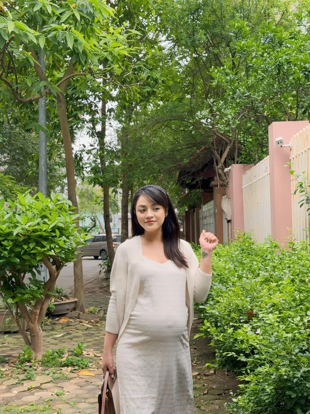 Showbiz Updates: Thu Quynh Embraces Motherhood and Do Thi Ha Glows in Thailand