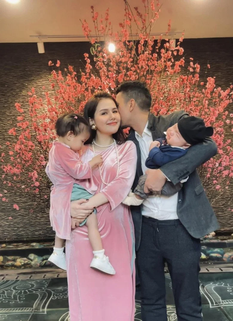 Phanh Lee’s Post-Baby Glow: Addressing the Beauty Rumors Surrounding the Billionaire’s Daughter-in-Law