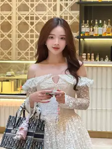 Hot Girl Le Ly Lan Huong: Pristine Beauty Captivates Social Media - image 2