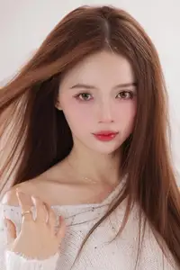 Hot Girl Le Ly Lan Huong: Pristine Beauty Captivates Social Media - image 3