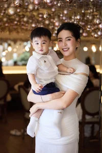 MC Ky Duyen at 61: Ageless Beauty and Mai Ngoc's Rare Family Moments - image 4