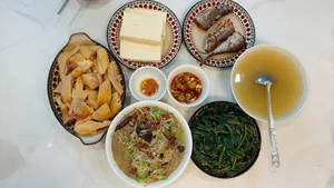 Singer Nguyen Ngoc Anh Inspires Fans with Cozy Rainy Day Comfort Food - image 6
