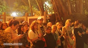 Hanoi Night Tourism: The Majestic Sword Restoration Reenactment at Ngoc Son Temple - image 2