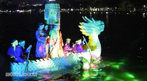 Hanoi Night Tourism: The Majestic Sword Restoration Reenactment at Ngoc Son Temple - image 3