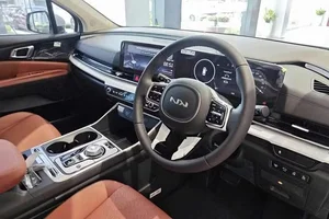 Detailed Look at the Kia Carnival Hybrid Luxury in Vietnam: Premium Features at an Attractive Price Point - image 4