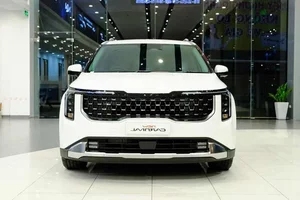 Detailed Look at the Kia Carnival Hybrid Luxury in Vietnam: Premium Features at an Attractive Price Point - image 5
