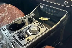 Detailed Look at the Kia Carnival Hybrid Luxury in Vietnam: Premium Features at an Attractive Price Point - image 2