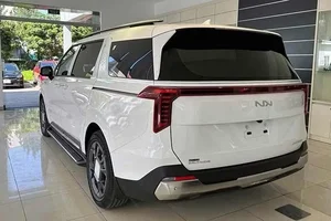 Detailed Look at the Kia Carnival Hybrid Luxury in Vietnam: Premium Features at an Attractive Price Point - image 7