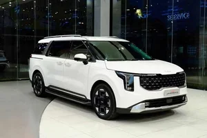 Detailed Look at the Kia Carnival Hybrid Luxury in Vietnam: Premium Features at an Attractive Price Point - image 8
