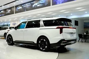 Detailed Look at the Kia Carnival Hybrid Luxury in Vietnam: Premium Features at an Attractive Price Point - image 1