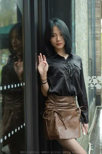 IESS Xiaoliu 'Black Silk Polaris' Gallery: Urban Chic and Classic Black Stockings - image 44