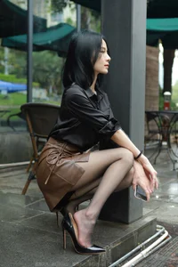 IESS Xiaoliu 'Black Silk Polaris' Gallery: Urban Chic and Classic Black Stockings - image 26