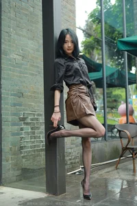 IESS Xiaoliu 'Black Silk Polaris' Gallery: Urban Chic and Classic Black Stockings - image 38
