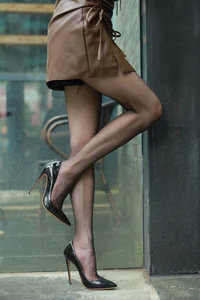 IESS Xiaoliu 'Black Silk Polaris' Gallery: Urban Chic and Classic Black Stockings - image 79