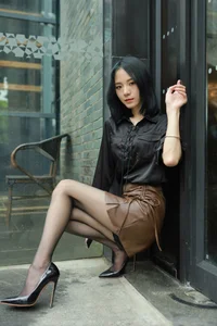 IESS Xiaoliu 'Black Silk Polaris' Gallery: Urban Chic and Classic Black Stockings - image 34