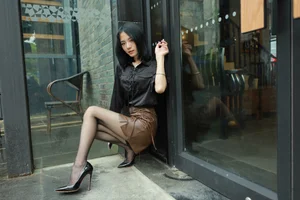 IESS Xiaoliu 'Black Silk Polaris' Gallery: Urban Chic and Classic Black Stockings - image 67