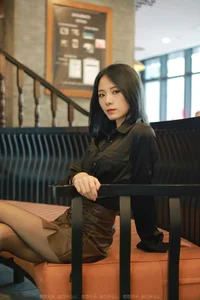 IESS Xiaoliu 'Black Silk Polaris' Gallery: Urban Chic and Classic Black Stockings - image 42