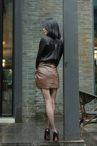 IESS Xiaoliu 'Black Silk Polaris' Gallery: Urban Chic and Classic Black Stockings - image 53