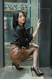 IESS Xiaoliu 'Black Silk Polaris' Gallery: Urban Chic and Classic Black Stockings - image 7