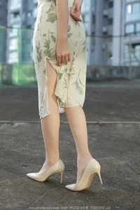 Elegant Model Xiao Jie in IESS Collection: Delicate Sheer Fashion Aesthetics - image 54