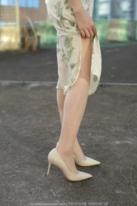 Elegant Model Xiao Jie in IESS Collection: Delicate Sheer Fashion Aesthetics - image 21
