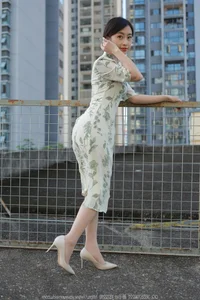 Elegant Model Xiao Jie in IESS Collection: Delicate Sheer Fashion Aesthetics - image 5