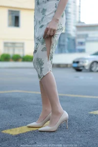 Elegant Model Xiao Jie in IESS Collection: Delicate Sheer Fashion Aesthetics - image 2