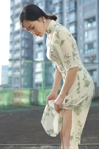 Elegant Model Xiao Jie in IESS Collection: Delicate Sheer Fashion Aesthetics - image 38