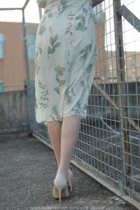 Elegant Model Xiao Jie in IESS Collection: Delicate Sheer Fashion Aesthetics - image 10