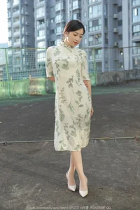 Elegant Model Xiao Jie in IESS Collection: Delicate Sheer Fashion Aesthetics - image 4