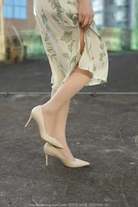 Elegant Model Xiao Jie in IESS Collection: Delicate Sheer Fashion Aesthetics - image 68