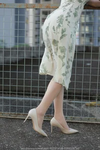 Elegant Model Xiao Jie in IESS Collection: Delicate Sheer Fashion Aesthetics - image 22