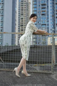 Elegant Model Xiao Jie in IESS Collection: Delicate Sheer Fashion Aesthetics - image 20