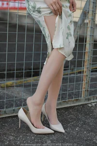 Elegant Model Xiao Jie in IESS Collection: Delicate Sheer Fashion Aesthetics - image 32