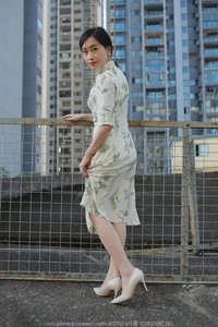 Elegant Model Xiao Jie in IESS Collection: Delicate Sheer Fashion Aesthetics - image 24