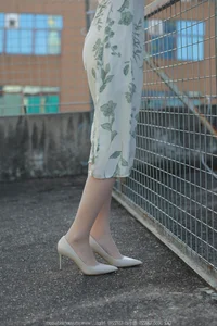 Elegant Model Xiao Jie in IESS Collection: Delicate Sheer Fashion Aesthetics - image 1