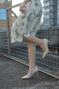 Elegant Model Xiao Jie in IESS Collection: Delicate Sheer Fashion Aesthetics - image 6