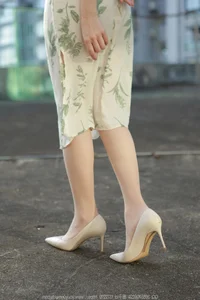 Elegant Model Xiao Jie in IESS Collection: Delicate Sheer Fashion Aesthetics - image 35