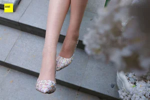 IESS Si Xiang Jia 235 Featuring Zi Zi: A Study in Elegance - image 1