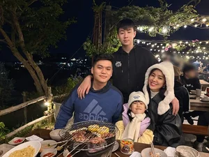 Heartwarming Moment: Le Phuong's Son Cooks to Celebrate Her Success - image 0
