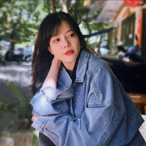 Meet the Three Stunning Daughters of Actress Hoang Yen: A Glimpse into Their Floral Beauty and Style - image 4