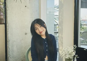Meet the Three Stunning Daughters of Actress Hoang Yen: A Glimpse into Their Floral Beauty and Style - image 3