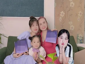 Meet the Three Stunning Daughters of Actress Hoang Yen: A Glimpse into Their Floral Beauty and Style - image 5