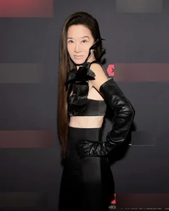 Vera Wang Stuns Red Carpet Bare-Faced: Ageless Queen of Bridal Fashion - image 1