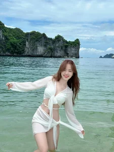 Ha Giang’s Famous 'Pear Seller Girl' Stuns Fans with Chic Beachside Makeover - image 0