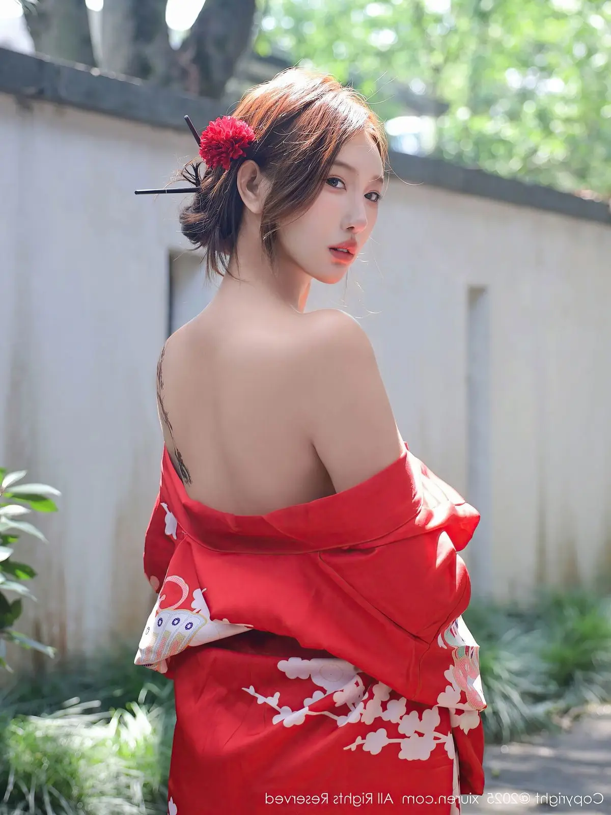 Jin Yun Xi Yuki: Enchanting Beauty in a Fiery Red Kimono, Captivating Every Gaze - XiuRen No.10683