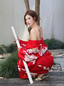 Jin Yun Xi Yuki: Enchanting Beauty in a Fiery Red Kimono, Captivating Every Gaze - XiuRen No.10683 - image 37